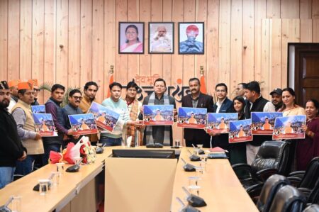 मुख्यमंत्री धामी ने पैंली-पैंली बार उत्तराखण्डी गीत का किया विमोचन